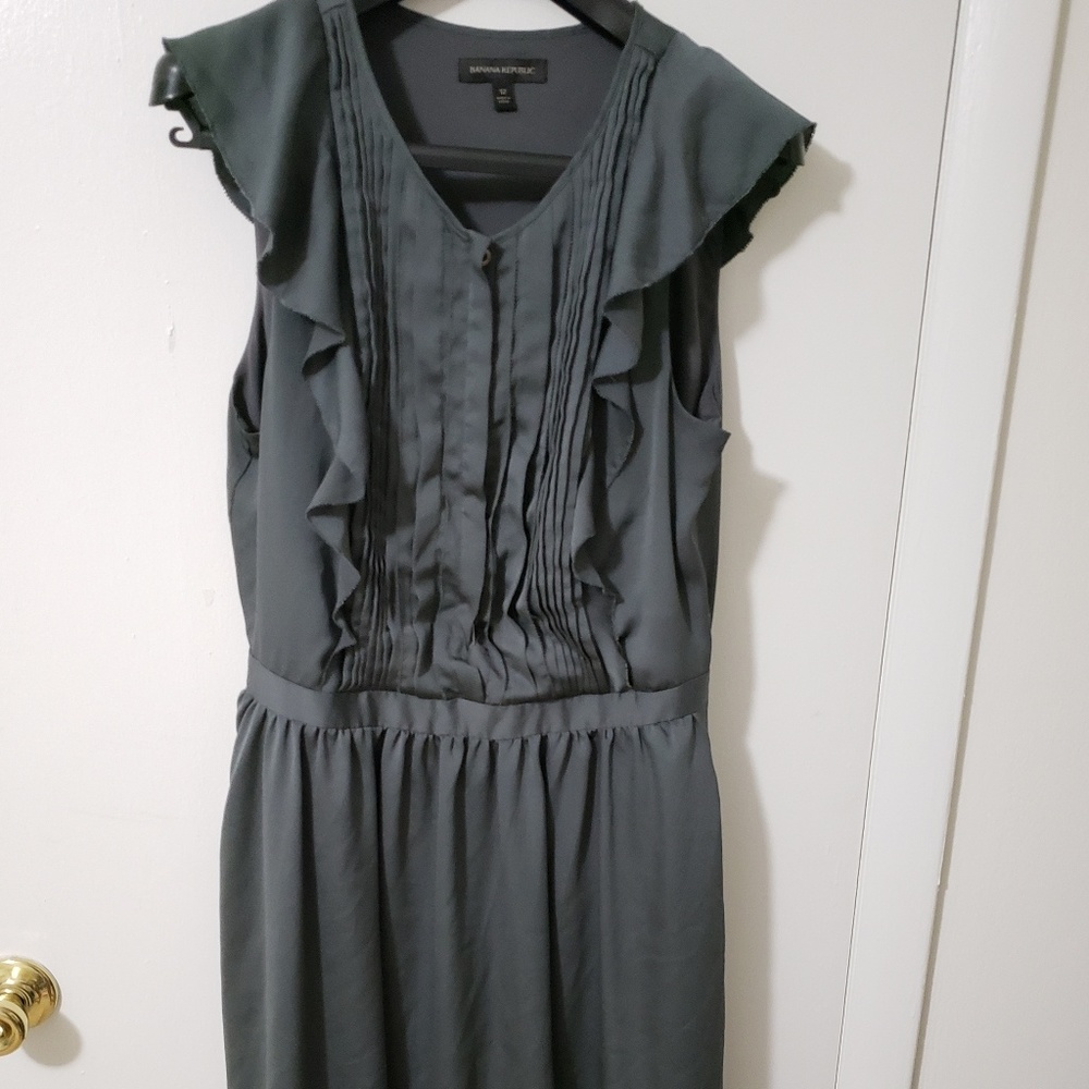 Banana Republic Ruffles dress